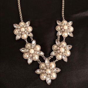 🆕🔥Oversize Floral Crystal &Pearl Necklace